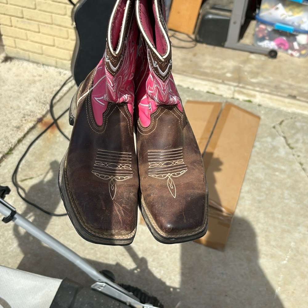 Women’s size 8 cowgirl boots